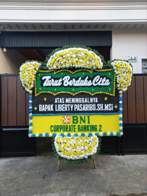 Papan Bunga Duka di Gunung Sari
