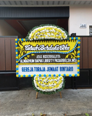 Papan Bunga Duka di Gunung Sari