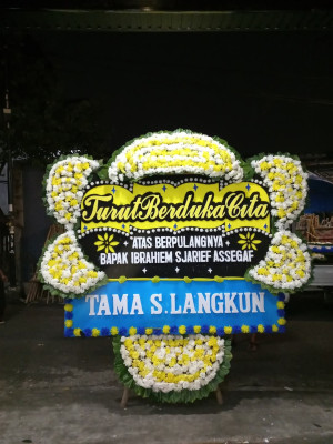 Papan Bunga Duka di Gunung Sari