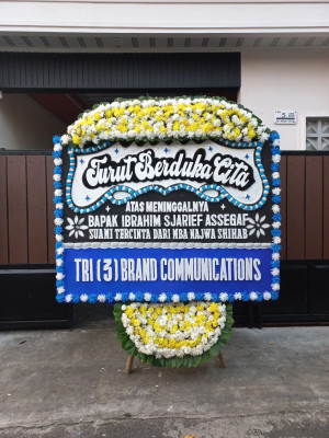 Papan Bunga Duka di Gunung Sari
